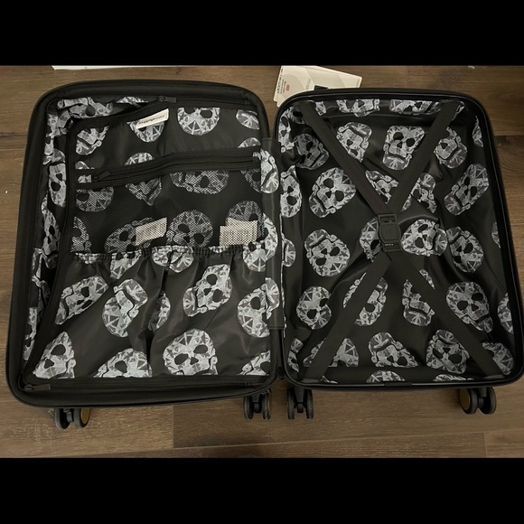 NWT IT Printed sage green  Skull Luggage, Suitcase, Travel Bag - 24 - Picture 2 of 6